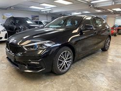 Schwarz Gebraucht 2023 BMW 118 Sport Line Kleinwagen | 22.150 € (Guter Preis)