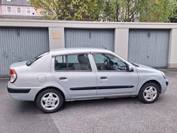 Silber Gebraucht 2005 Renault Clio II Limousine | 2.000 € (Teuer)
