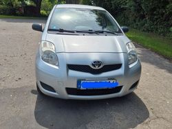 Silber Gebraucht 2009 Toyota Yaris Cool Limousine | 3.250 € (Fairer Preis)