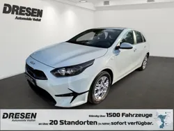 Weiß Neu 2024 Kia Ceed Vision Limousine | 25.580 € (Etwas zu teuer)