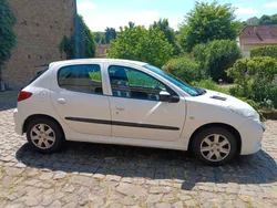 Weiß Gebraucht 2009 Peugeot 206+ Kleinwagen | 1.750 € (Fairer Preis)