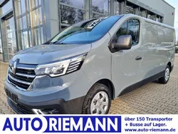 Grau Neu 2024 Renault Trafic Van | 24.400 €