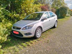 Grau Gebraucht 2009 Ford Focus Kombi | 2.900 € (Fairer Preis)