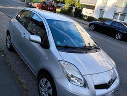 Silber Gebraucht 2009 Toyota Yaris Team Limousine | 2.995 € (Fairer Preis)