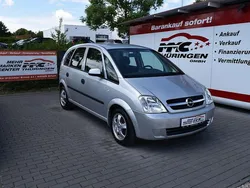 Grau Gebraucht 2004 Opel Meriva Enjoy Van / Kleinbus | 2.490 € (Fairer Preis)