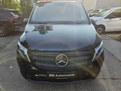 Cavansitblau metallic Gebraucht 2021 Mercedes Vito Van / Kleinbus | 33.900 € (Etwas zu teuer)