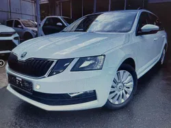 Weiß Gebraucht 2017 Skoda Octavia Ambition Kombi | 11.499 € (Guter Preis)
