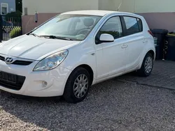 Weiß Gebraucht 2012 Hyundai i20 Kleinwagen | 3.199 €