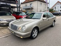 Grau Gebraucht 1996 Mercedes E230 Classic Limousine | 2.350 € (Etwas zu teuer)