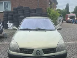Grün Gebraucht 2001 Renault Clio II Kleinwagen | 2.500 € (Fairer Preis)