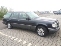 Schwarz Gebraucht 1993 Mercedes R280 Van / Kleinbus | 6.999 €