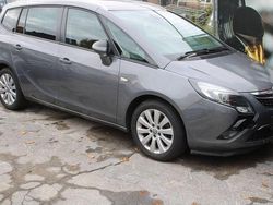 Grau Gebraucht 2016 Opel Zafira Tourer drive Van / Kleinbus | 4.999 €