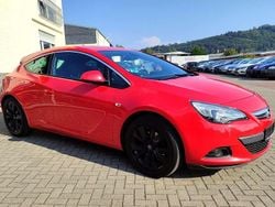Rot Gebraucht 2015 Opel Astra GTC Edition Coupé | 6.999 € (Etwas zu teuer)