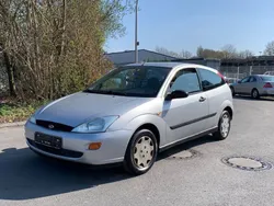 Silber Gebraucht 1999 Ford Focus Ambiente Limousine | 2.500 € (Etwas zu teuer)