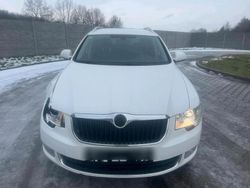Weiß Gebraucht 2011 Skoda Superb Kombi | 3.600 € (Superpreis)
