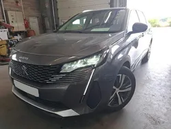 Grau Gebraucht 2022 Peugeot 5008 Allure Van / Kleinbus | 22.491 € (Etwas zu teuer)