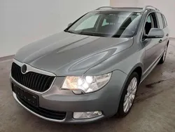 Grau Gebraucht 2011 Skoda Superb Elegance Kombi | 6.700 € (Fairer Preis)
