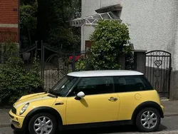 Gelb Gebraucht 2002 Mini Cooper Kleinwagen | 2.700 €