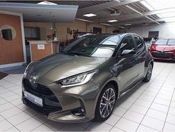 Rot Gebraucht 2024 Toyota Yaris Hybrid Plus Limousine | 26.490 € (Guter Preis)