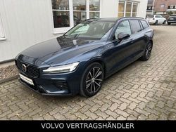 Denim blue metallic (metallic) Gebraucht 2022 Volvo V60 Ultimate Kombi | 39.890 € (Etwas zu teuer)
