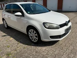 Weiß Gebraucht 2010 VW Golf VI Kleinwagen | 3.000 € (Guter Preis)