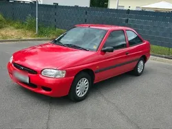 Rot Gebraucht 1995 Ford Escort Kleinwagen | 1.999 €
