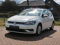Weiß Gebraucht 2018 VW Golf VII Trendline Kleinwagen | 9.600 € (Guter Preis)