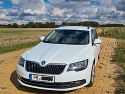 Weiß Gebraucht 2015 Skoda Superb Ambition Kombi | 10.900 € (Guter Preis)