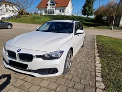 Weiß Gebraucht 2016 BMW 320 Advantage Kombi | 14.600 € (Fairer Preis)