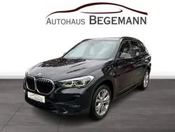 Black sapphire metallic (metallic) Gebraucht 2020 BMW X1 Sport Line SUV | 26.600 € (Fairer Preis)