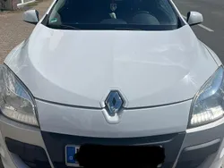 Weiß Gebraucht 2011 Renault Mégane Coupé Coupé | 5.225 € (Etwas zu teuer)