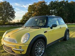 Gelb Gebraucht 2004 Mini Cooper Kleinwagen | 2.850 €