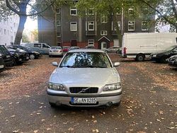 Grau Gebraucht 2004 Volvo S60 Limousine | 700 €