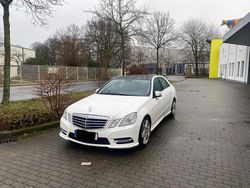 Weiß Gebraucht 2012 Mercedes E250 AMG line Limousine | 9.000 € (Etwas zu teuer)