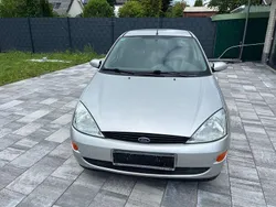 Silber Gebraucht 2001 Ford Focus Ambiente Limousine | 900 € (Superpreis)