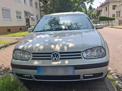 Silber Gebraucht 2002 VW Golf IV Kleinwagen | 550 €