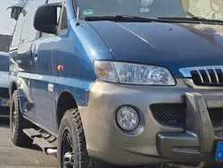 Blau Gebraucht 2004 Hyundai H-1 Van / Kleinbus | 13.000 €