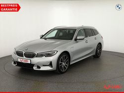 Silber Gebraucht 2021 BMW 330e Luxury Line Kombi | 29.490 € (Fairer Preis)