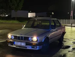 Grau Gebraucht 1990 BMW 316 Basis Limousine | 5.300 €