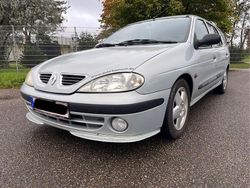 Silber Gebraucht 2000 Renault Mégane Expression Limousine | 950 € (Fairer Preis)