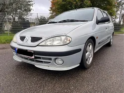 Silber Gebraucht 2000 Renault Mégane Expression Limousine | 950 € (Fairer Preis)