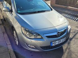 Grau Gebraucht 2012 Opel Astra Limousine | 4.700 € (Fairer Preis)