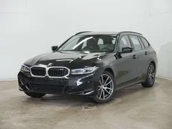 Black sapphire metallic (metallic) Gebraucht 2023 BMW 320 Sport Line Kombi | 32.980 € (Guter Preis)