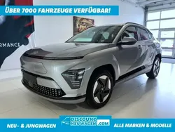 Shimmering silver metallic Neu 2024 Hyundai Kona GO! SUV | 33.440 € (Superpreis)