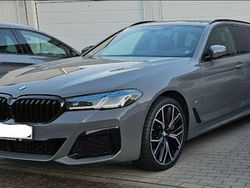 Grau Gebraucht 2021 BMW 540 Shadowline Kombi | 50.500 €