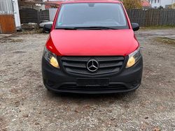 Rot Gebraucht 2016 Mercedes Vito Van / Kleinbus | 8.800 €