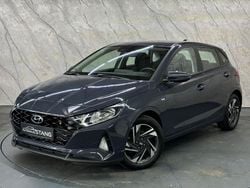 Grau Gebraucht 2023 Hyundai i20 Trend Limousine | 17.300 € (Etwas zu teuer)