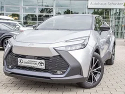 Shimmering silver metallic/sch Gebraucht 2024 Toyota C-HR Team SUV | 30.890 € (Fairer Preis)