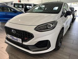 Frostweiß Gebraucht 2022 Ford Fiesta ST Kleinwagen | 24.440 € (Etwas zu teuer)