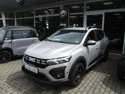 Grau Gebraucht 2023 Dacia Sandero Expression Kleinwagen | 18.700 € (Fairer Preis)